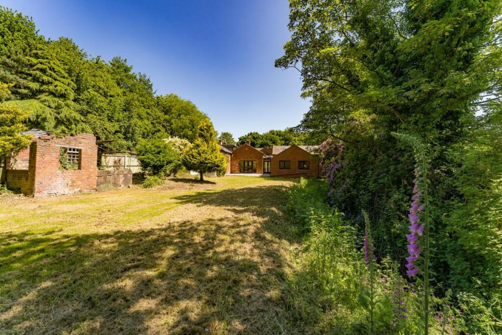 Victorian Retreat In Liverpool Knowsley Exterior photo